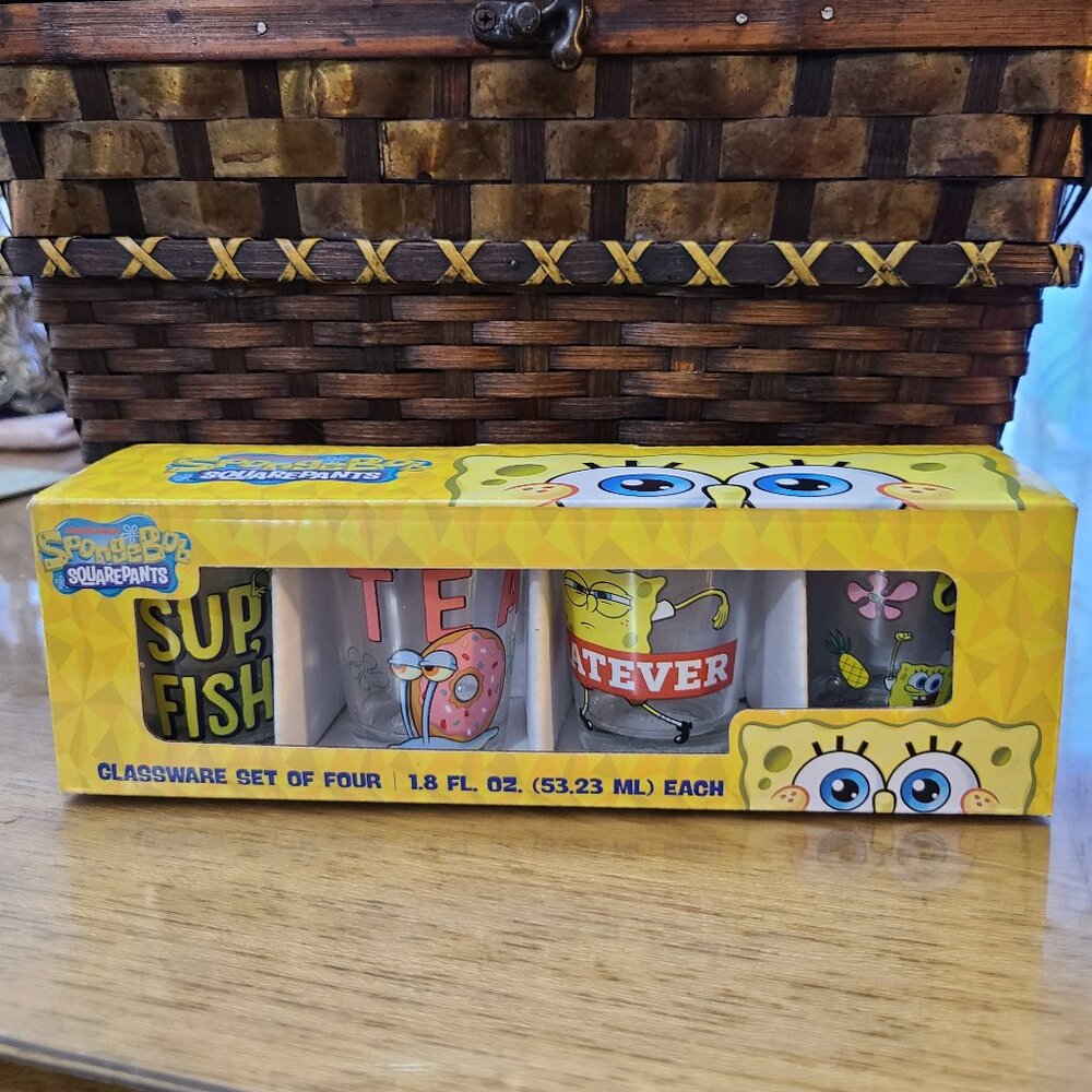 SET OF 4 SPONGEBOB SQUAREPANTS GRAPHIC SHOT GLASSES 1.8 OZ NEW IN BOX